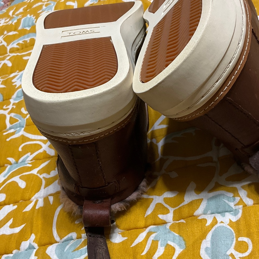 🔥Final Mark Down! Toms Brown Leather Ankle Booties with Faux Fur Trim - Picture 12 of 16